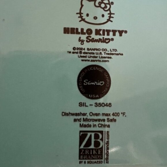 Hello Kitty Snow Globe Rectangular Baker, NEW in Box - Picture 2 of 2